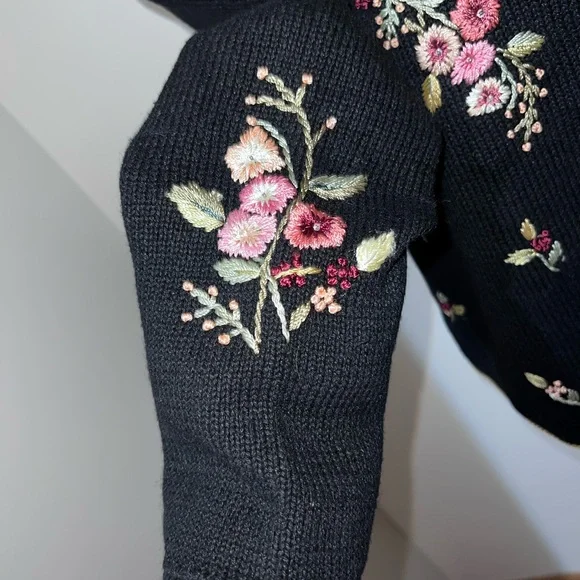 TIARA Women Floral Embroidered
Cardigan 14/16 Black Ramie Cotton
Cottagecore - Picture 4 of 10